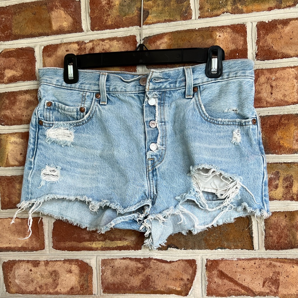 Levi's Light Blue Distressed Ripped Denim Jean Shorts. Size 28